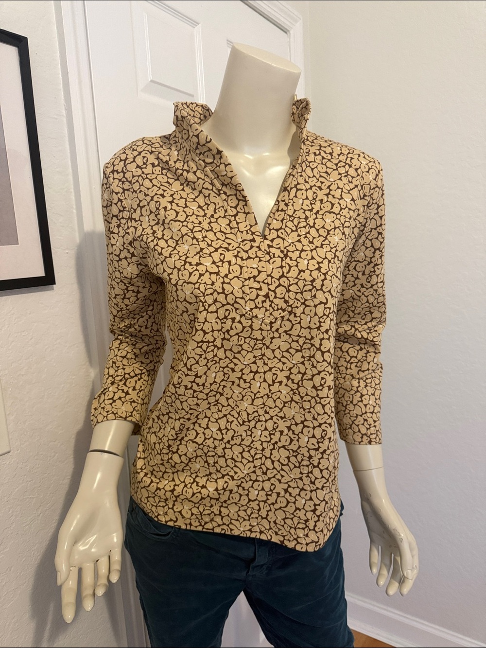 J. McLaughlin Beige and Brown Floral-Print Long Sleeve V-Neck Top